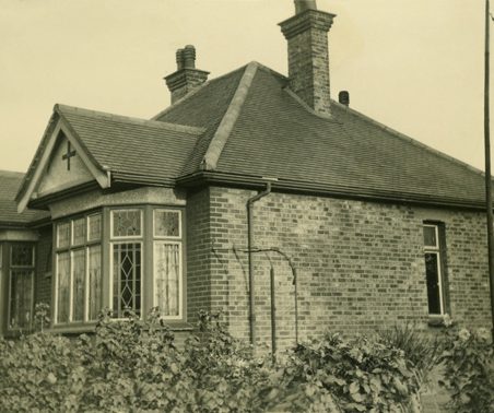 'Orchardville' in Daws Heath Road, early 1930s. The bungalow was sold in 1959. In June 2004 it was for sale at £249,995. 'Orchardville' in Daws Heath Road, early 1930s. The bungalow was sold in 1959. In June 2004 it was for sale at £249,995. | Gill and Colin Blackall