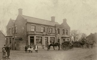 The Crown Hotel, pictured at around the early years of the 20th Century. | (Public domain)