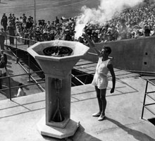 Lighting the Olympic Flame at the 1948 Olympic Games Lighting the Olympic Flame at the 1948 Olympic Games | www.london2012.com/games/olympic-torch-relay/history/
